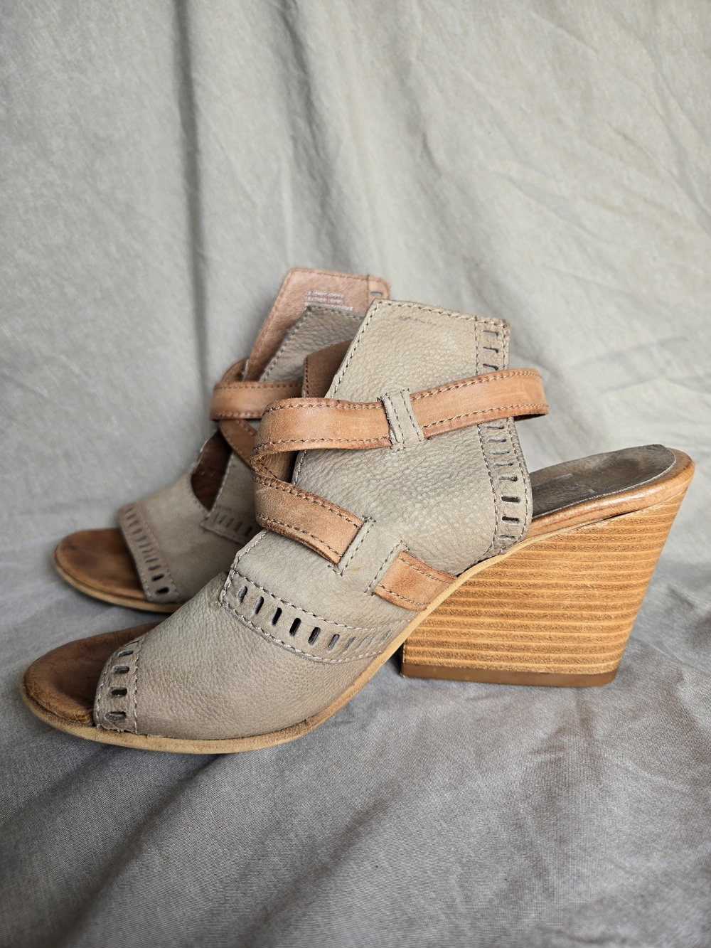 Miz Mooz Beige & Tan Leather Strappy Wedge Sandals Size 38 - Picture 3 of 13